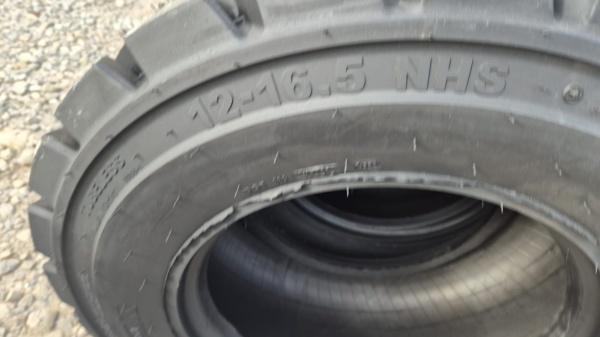 Пневматическая шина 12-16.5 / PR14 Starmaxx SM-I40 147 A3 TL