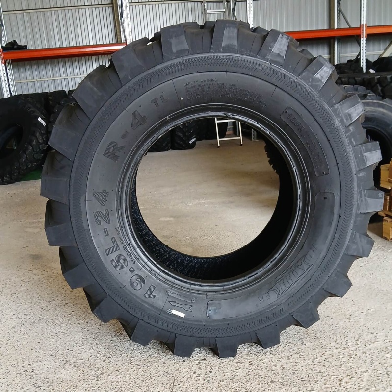 Пневматическая шина ROADHIKER 19.5L-24 (500/70-24) 12PR TL R-4 SLR4 151 A8