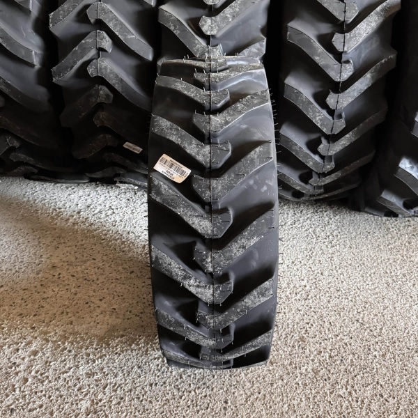 Пневматическая шина 12.5/80-18 / PR14 STARMAXX SM-I25 146 A8 L2 TL