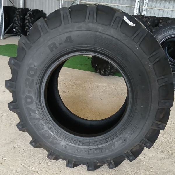 Пневматическая шина Roadhiker 405/70-20 (16.0/70-20) 14PR TL R-4/I-3 INTR4 154 A8