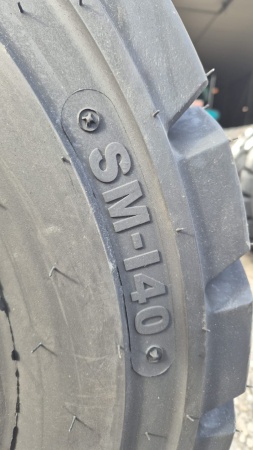 Пневматическая шина 12-16.5 / PR14 Starmaxx SM-I40 147 A3 TL