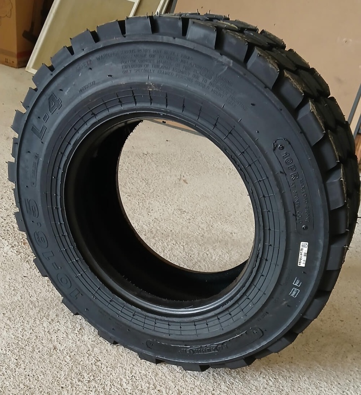 Пневматическая шина Roadhiker 10-16.5 10 PR TL L-4 SKS4 134 A2