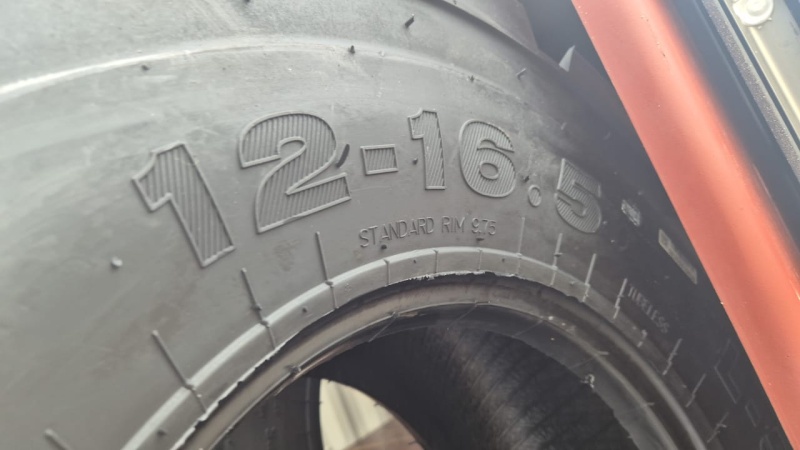 Пневматическая шина Roadhiker 12-16.5 12PR TL L-5 HUL5 144 A2