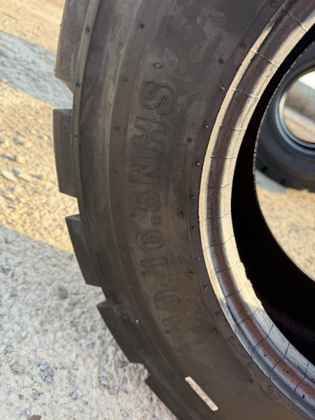 Пневматическая шина Roadhiker 10-16.5 12PR TL SKS204 HULK